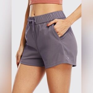 WILLIT Women’s 2.5 Inch Gray Yoga Shorts Size Medium